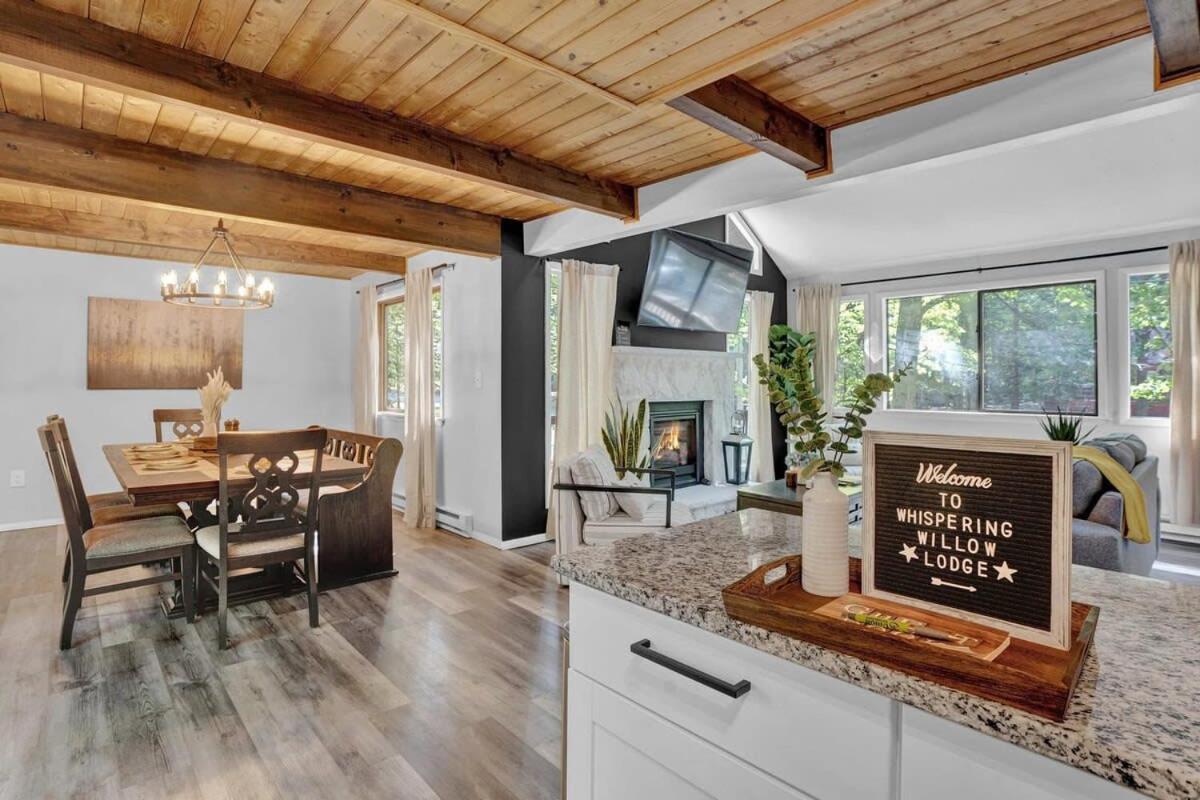 Holiday home Hot Tub Game Fireplace Mins To Pets East Stroudsburg