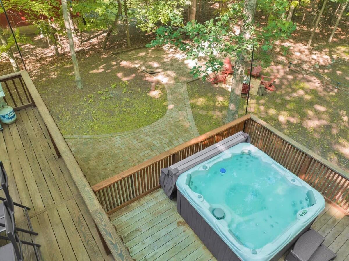 Hot Tub Game Fireplace Mins To Pets East Stroudsburg