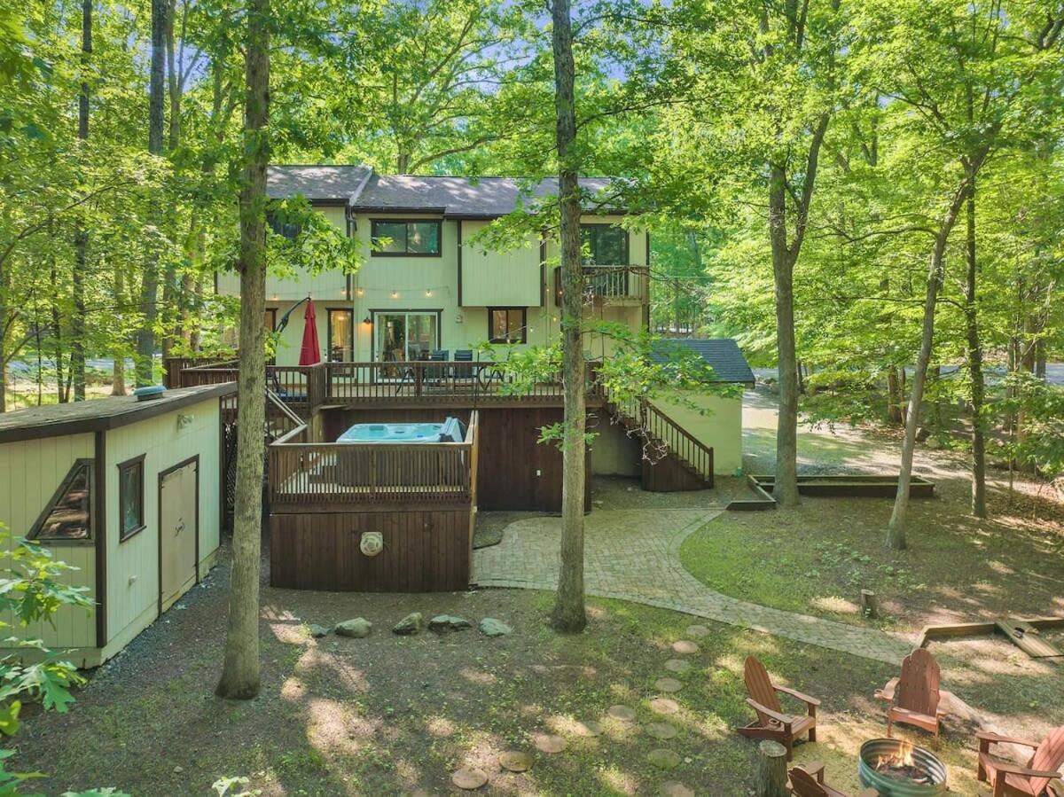 Hot Tub Game Fireplace Mins To Pets Holiday home East Stroudsburg