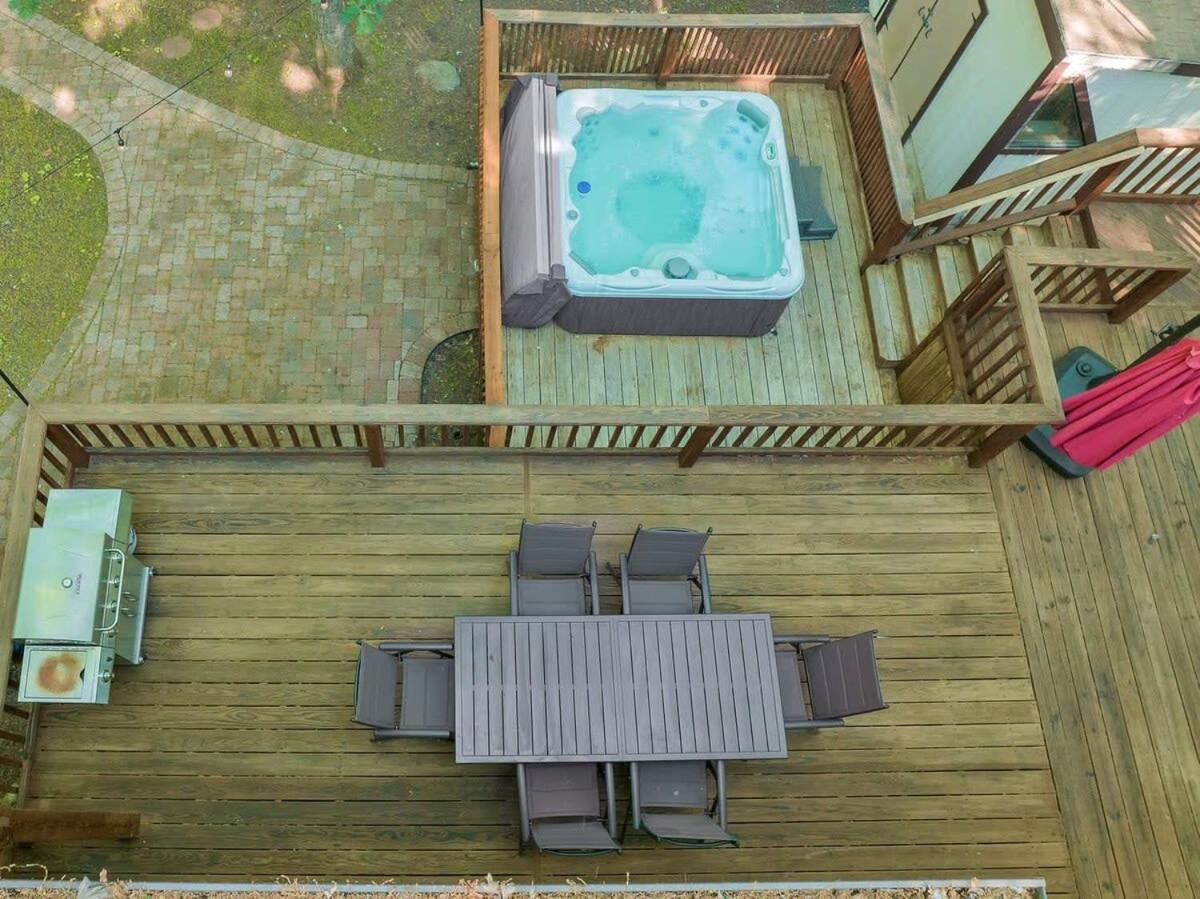 Hot Tub Game Fireplace Mins To Pets Holiday home