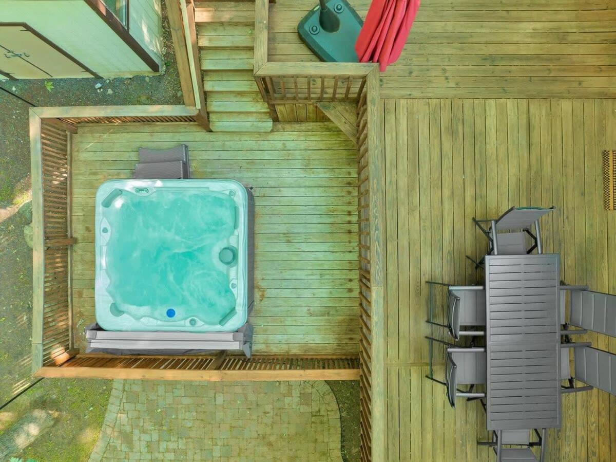 Hot Tub Game Fireplace Mins To Pets *
